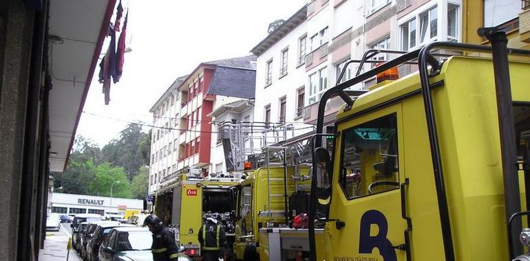 Estinguido un incendio en un trastero de la Avenida de Galicia, en Luarca