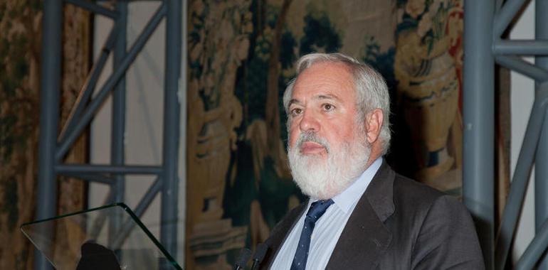 Arias Cañete defenderá el nivel actual de la flota española en la nueva Política Pesquera comunitaria