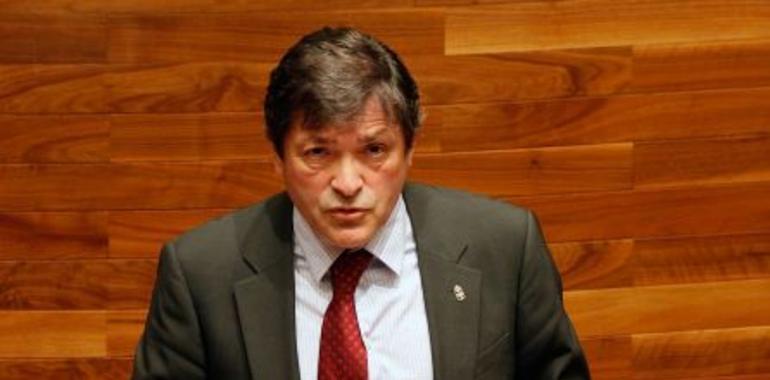Javier Fernández negociará con el ministerio que la tarifa  eléctrica no hunda la industria asturiana 