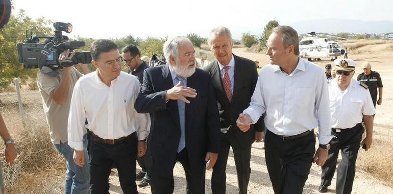 Fabra, con los Ministros de Defensa y Agricultura en el Puesto de Mando Avanzado de Emergencias 