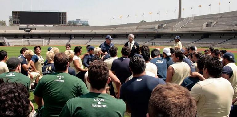 Los Gijón Mariners comparten experiencias con los Pumas en el Estadio Olímpico Universitario