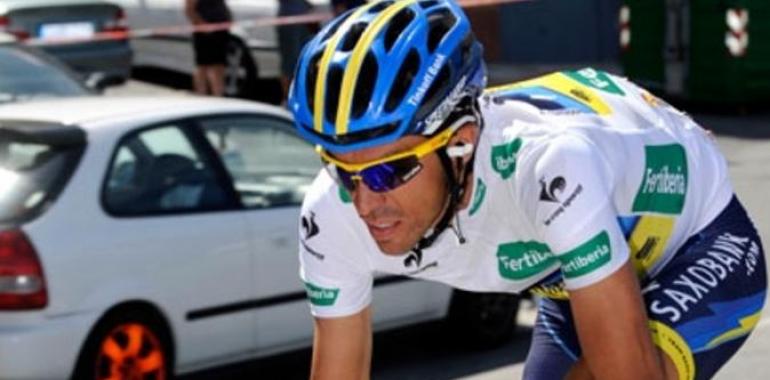 Contador asesta un duro golpe a Purito y se enfunda el maillot de líder