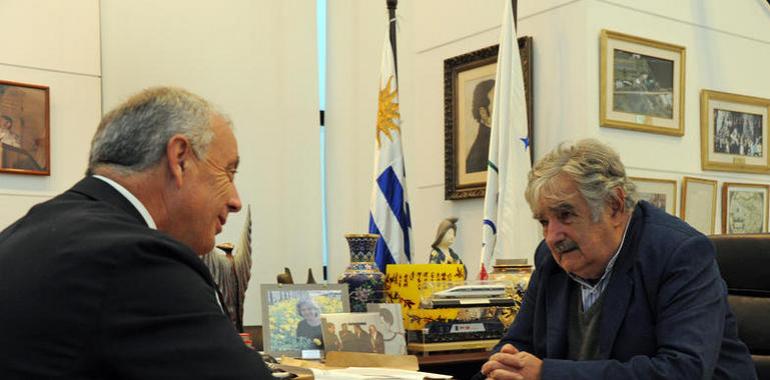 Presidente Mujica recibió al secretario del Partido Socialista de Galicia, Manuel Vázquez 