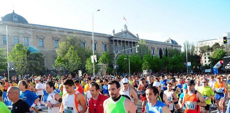 Miles de deportistas toman el centro de la ciudad en la carrera popular “Madrid corre por Madrid”