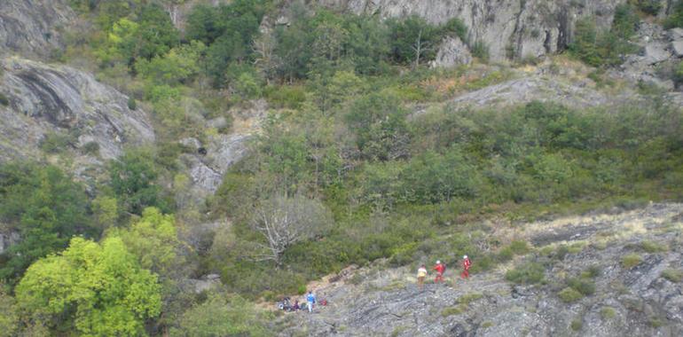 Evacuada una mujer indispuesta en una ruta de senderismo en el Cañón del Tera, Ribadelago 