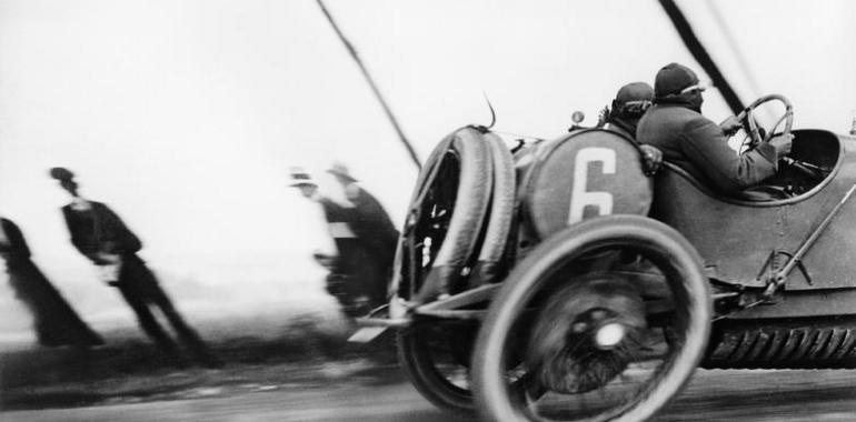 Un mundo flotante. Fotografías de Jacques Henri Lartigue (1894-1986). Zaragoza