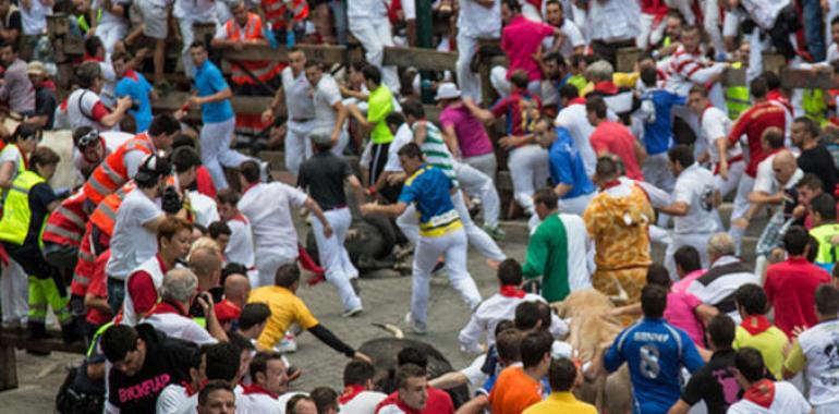  Una joven australiana herida por asta en el encierro de los Miura