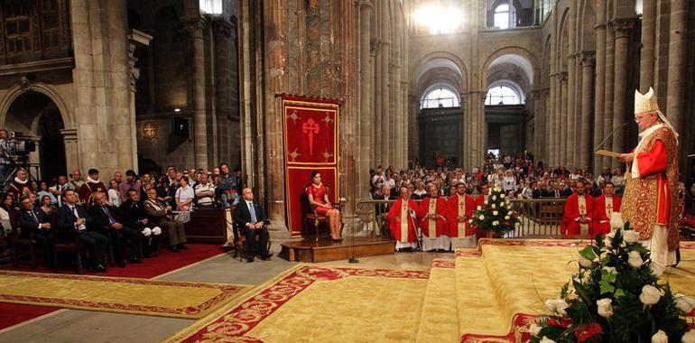 El presidente de la Xunta, Alberto Núñez Feijóo, asistió al acto de Ofrenda Nacional al Apóstol Santiago 