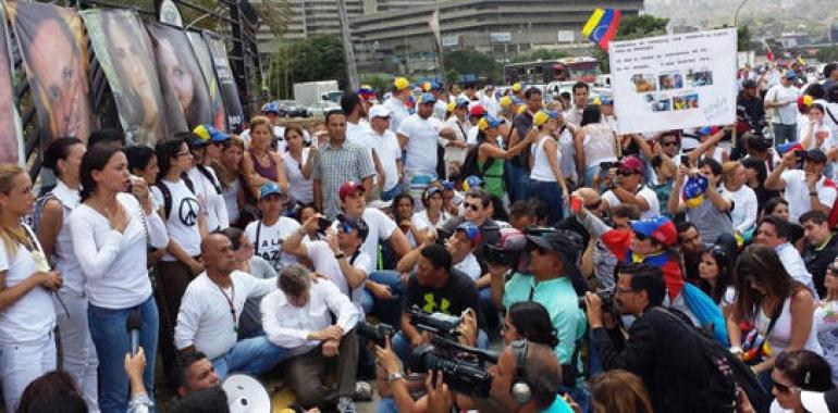 #MujeresPorLaVida rinden homenaje a asesinados por represión de Nicolás Maduro