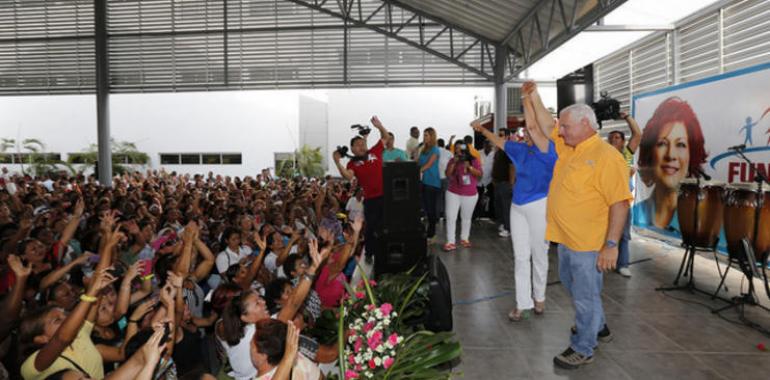 Presidente de Panamá felicita a "las mujeres venezolanas que pelean por su libertad"