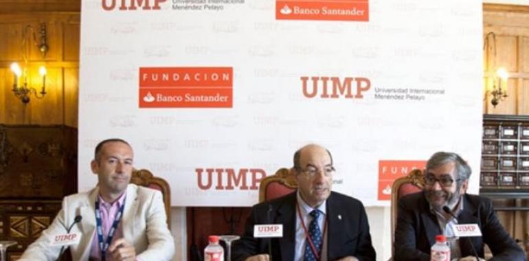 Muñoz Molina apuesta por utilizar “plenamente” la democracia para acabar con los privilegios y salvar los derechos 