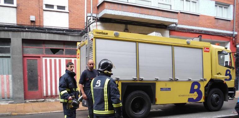 Bomberos de Asturias controla una fuga de gas en Mieres