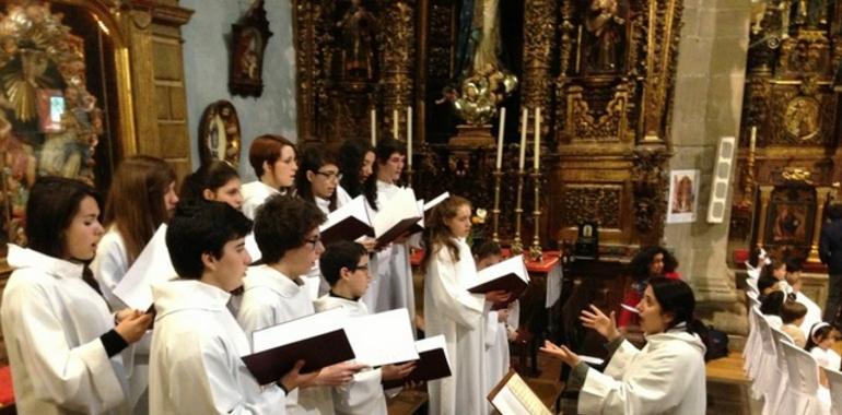 Concierto de la escolanía San Salvador en la iglesia de los Salesianos (Colegio Masaveu)