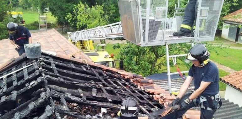 Extinguido el incendio en una vivienda deshabitada en Nava