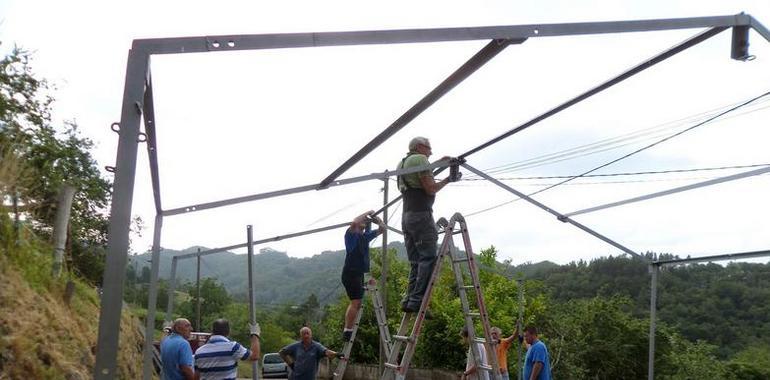 Los vecinos de Niao dinamizan el fin de semana cabraniego con gastronomía y folixa