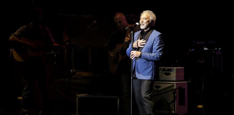 La potencia de #Tom #Jones hace vibrar al público marbellí