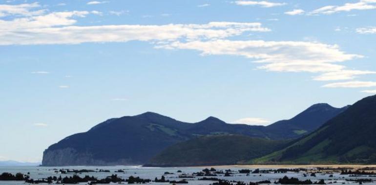 La Guardia Civil recupera el cuerpo de la menor ahogada en la playa cántabra de Noja