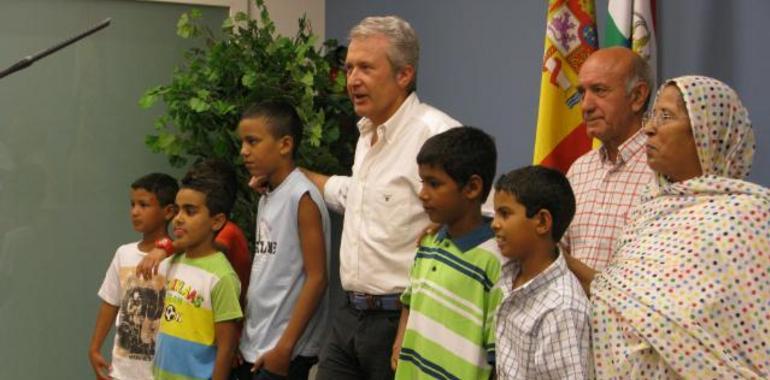 Pedro Sanz ha recibido al grupo de niños saharauis del programa ‘Vacaciones en Paz 2011’