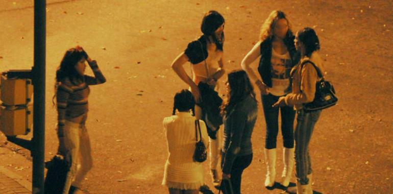 El fiscal pide penas de prisión para cuatro acusados de inducir a la prostitución a una menor