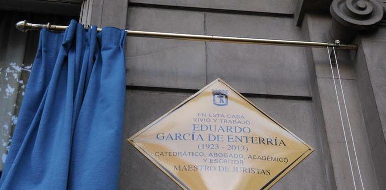 Madrid recuerda a García de Enterría en la casa donde vivió, trabajó y murió