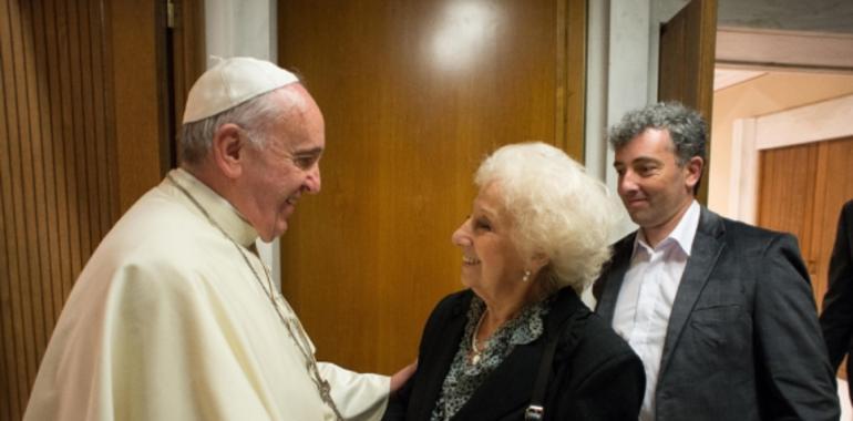 El papa recibió a la argentina Estela de Carlotto y a su nieto  