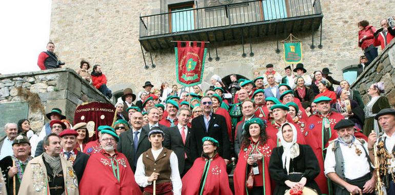 Potes exalta al orujo y los orujeros en una gran fiesta