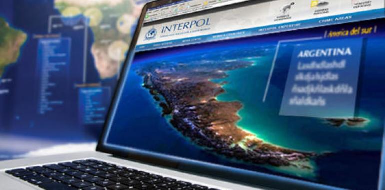 Interpol envía una comunicación pa detener a dellos ex ministros franquistes