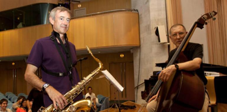 El contrabajista Chuck Israels y el saxofonista Kevin Robb debatirán sobre la creatividad del jazz 