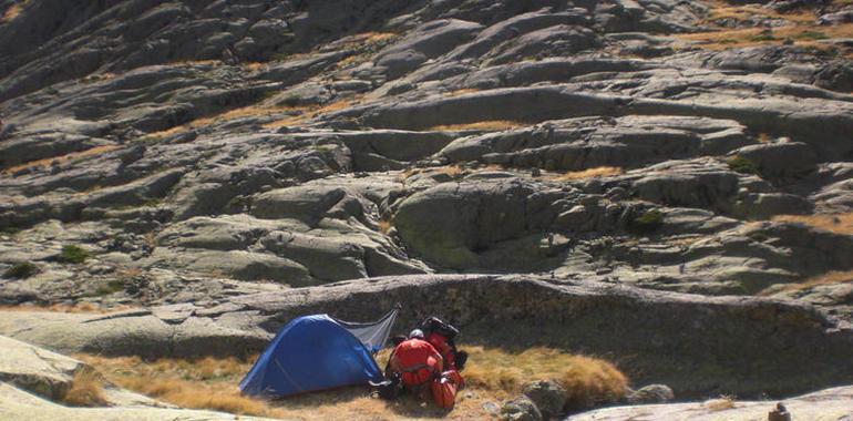 El Grupo de Rescate auxilia a una joven herida en la Garganta de Gredos