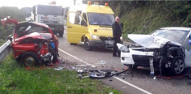 Un accidente de tráfico en Soto del Barco se salda con un fallecido y una herida leve