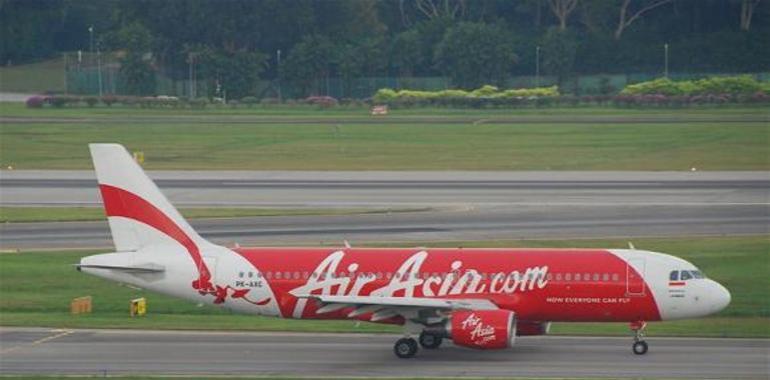 Alarma ante la misteriosa desaparición de un avión de #AirAsia con 162 pasajeros 