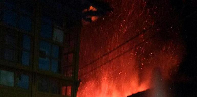 Un incendio calcina una vivienda abandonada de Tolivia, en Laviana