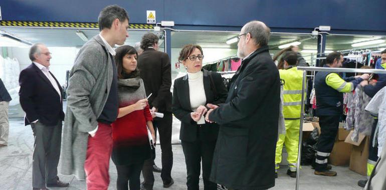 COGERSA y Cáritas-Koopera acuerdan el fomento del reciclaje de textil y el empleo de inserción