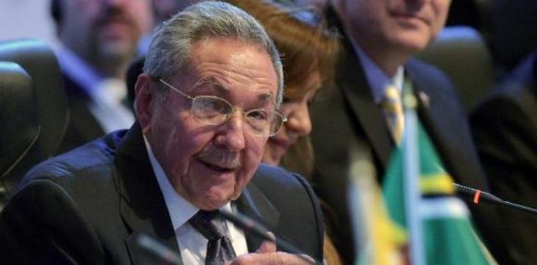 Raúl Castro califica de “valiente” decisión de Obama sobre Cuba  