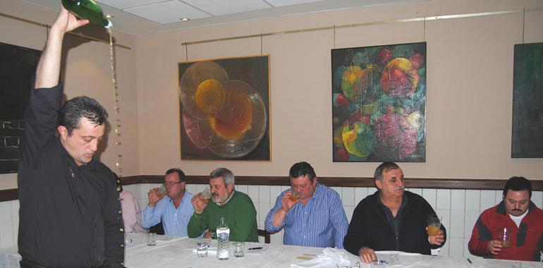 Ultima Mesa de Cata  de la Cosecha X Aniversario de sidra de Manzana Seleccionada en Gijón