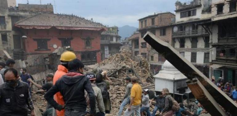 Aún sin noticias de cinco asturianos atrapados por el terremoto en Nepal