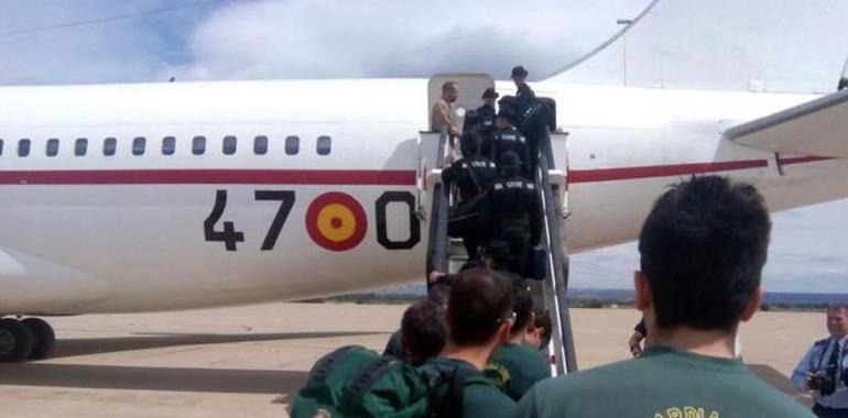 El GR de la Guardia Civil comienza la búsqueda de los asturianos en Langtang