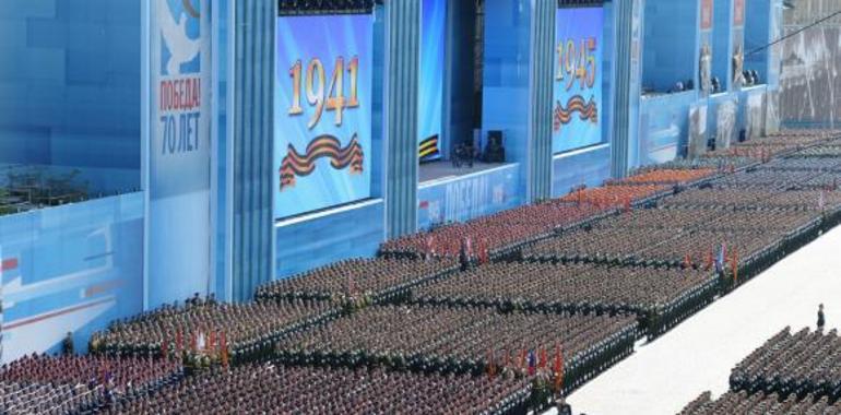 Multitudinario desfile en Moscú por 70º aniversario de fin de Segunda Guerra Mundial 