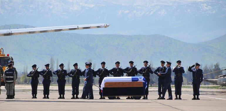 El presidente de Chile rinde homenaje al Cabo 2º Erwin Núñez