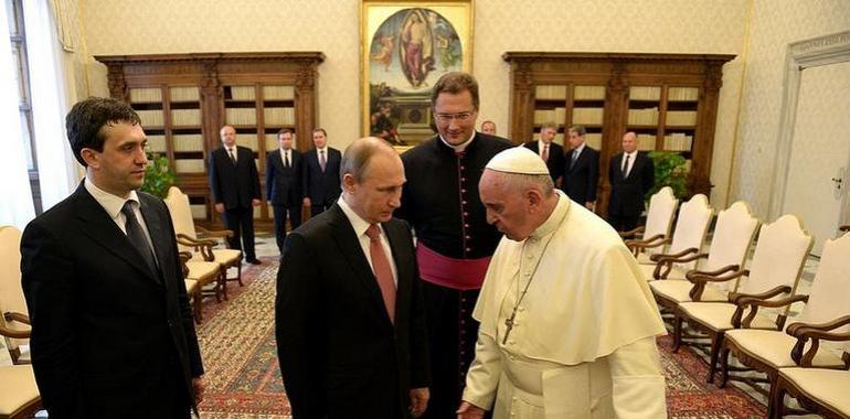 Papa Francisco pide a Putin un "esfuerzo importante" por la paz en Ucrania 