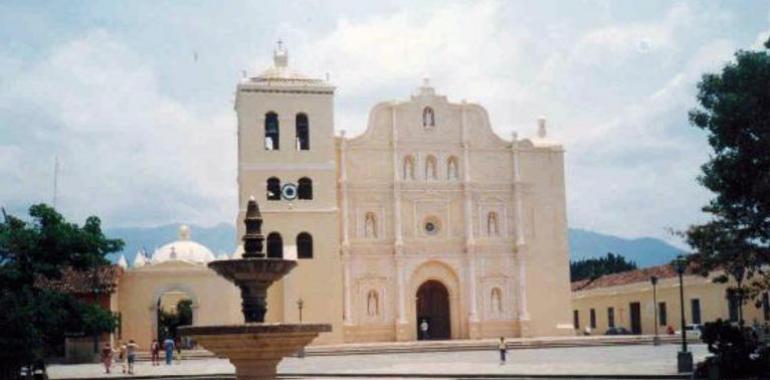 Rastrillo a favor de escuela en Honduras en la parroquia ovetense de San Pablo