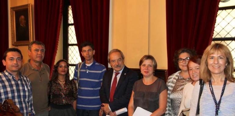 Homenaje municipal a refugiados colombianos en la capital de Asturias