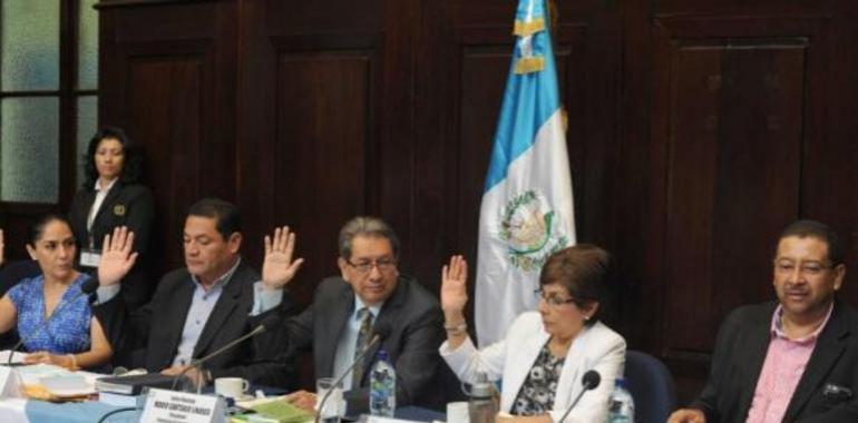 #GUATEMALA: Congreso recomienda retirar inmunidad al presidente Otto Pérez 