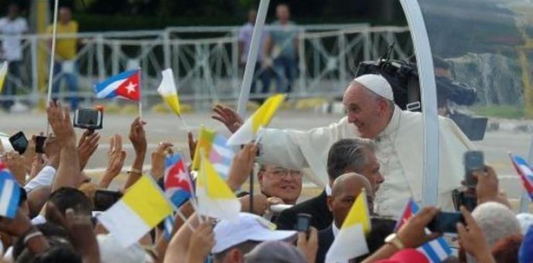 Papa Francisco pide en Cuba "servir a los demás, no servirse de ellos"