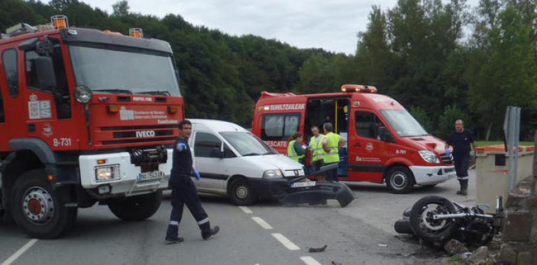 Un motorista de 49 años fallece tras sufrir un accidente cerca de Elizondo 