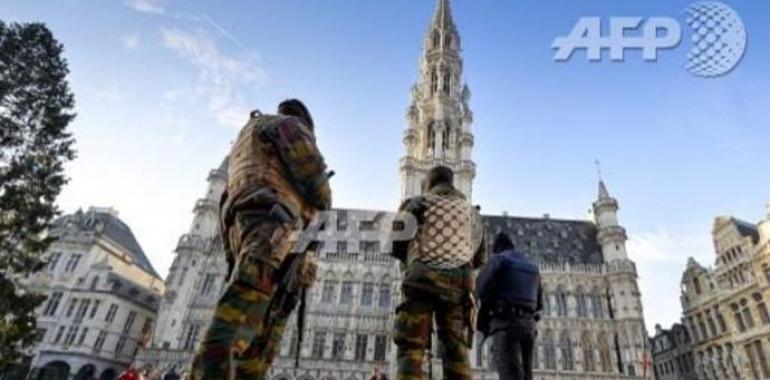 Bruselas sigue paralizada mientras busca terrorista huido