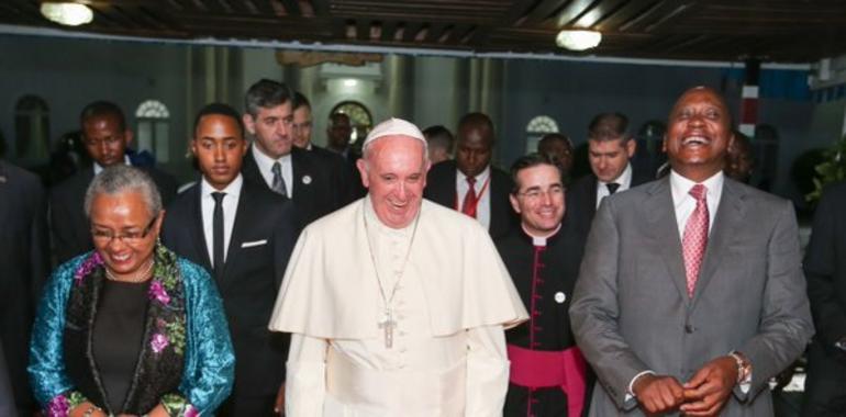 Papa Francisco llega a África con un mensaje de reconciliación (VÍDEO) 