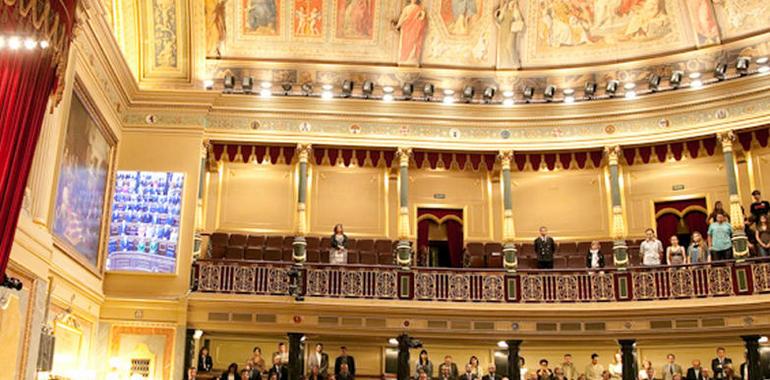 Los presidentes del Congreso y el Gobierno presentan el martes los retratos de Azaña y Adolfo Suárez