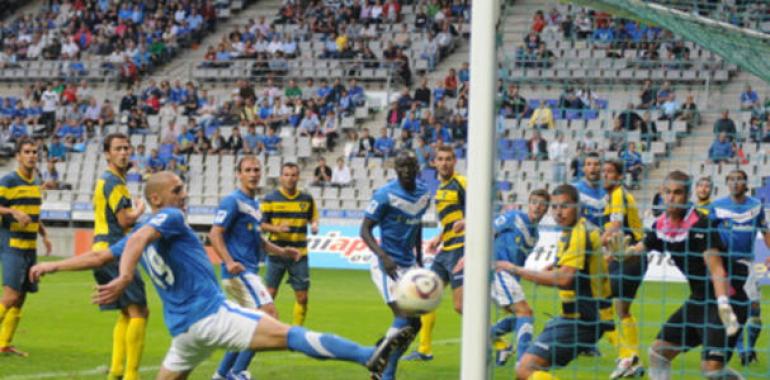 El Real Oviedo logra su primera victoria de la temporada