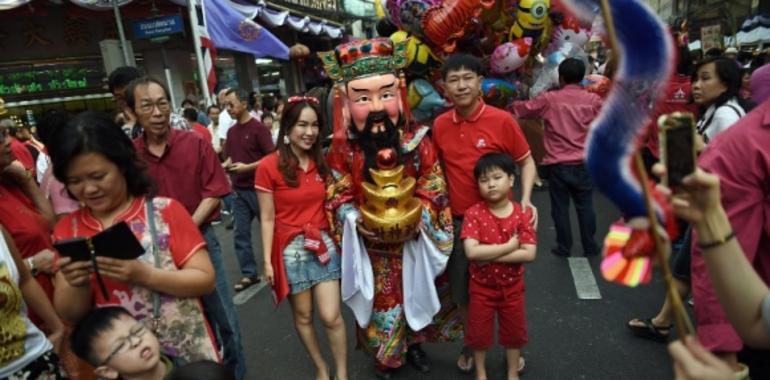 China despide a la Cabra y celebra la llegada del Mono a 2016 